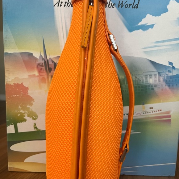 Veuve Clicquot Brut - Drink Holder π§‘π§‘π§‘π§‘π₯πΎ - Picture 2 of 3